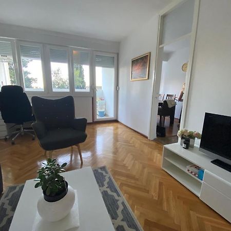 2 Bedroom Apartment/Parking/Market Split Exterior photo