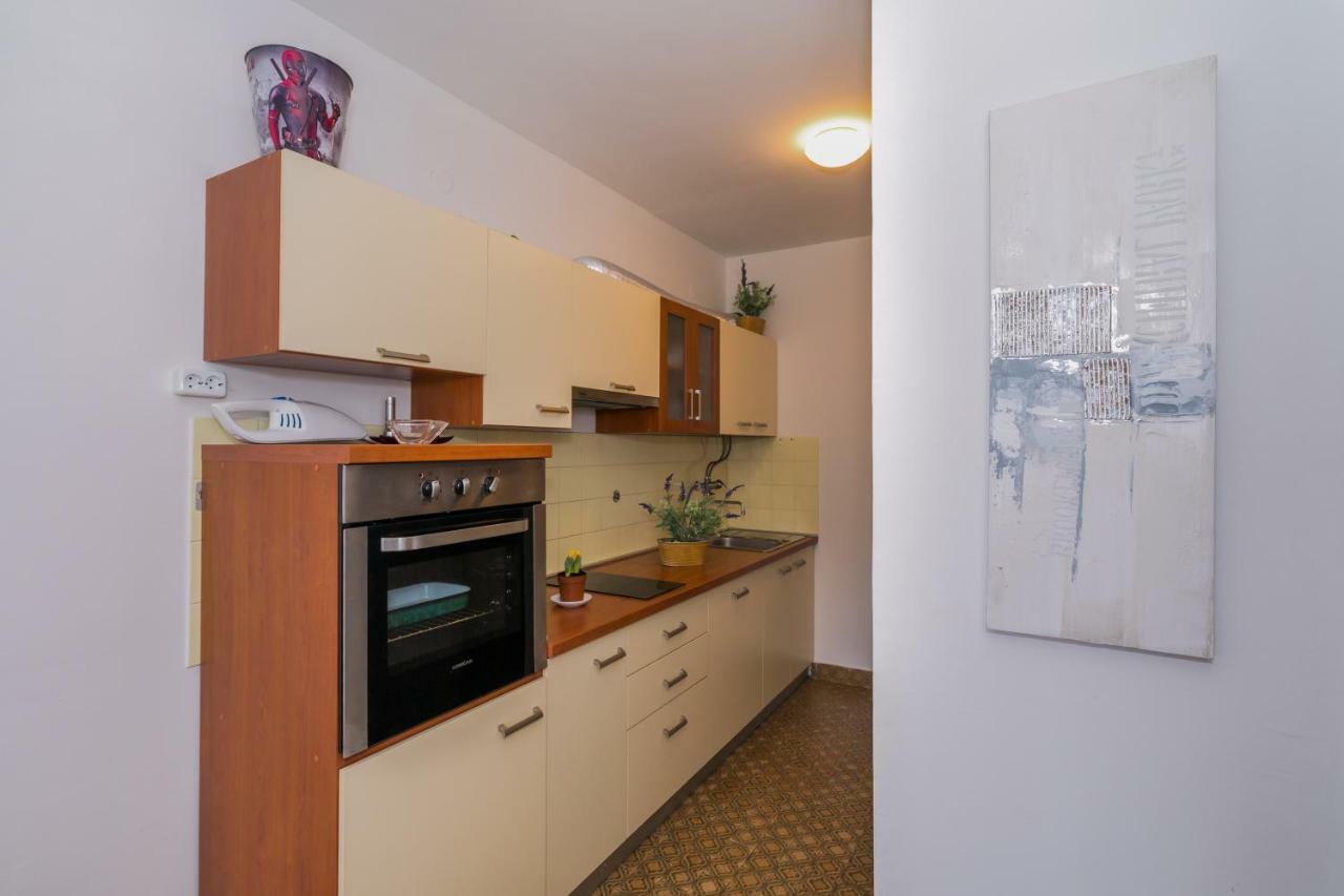 2 Bedroom Apartment/Parking/Market Split Exterior photo